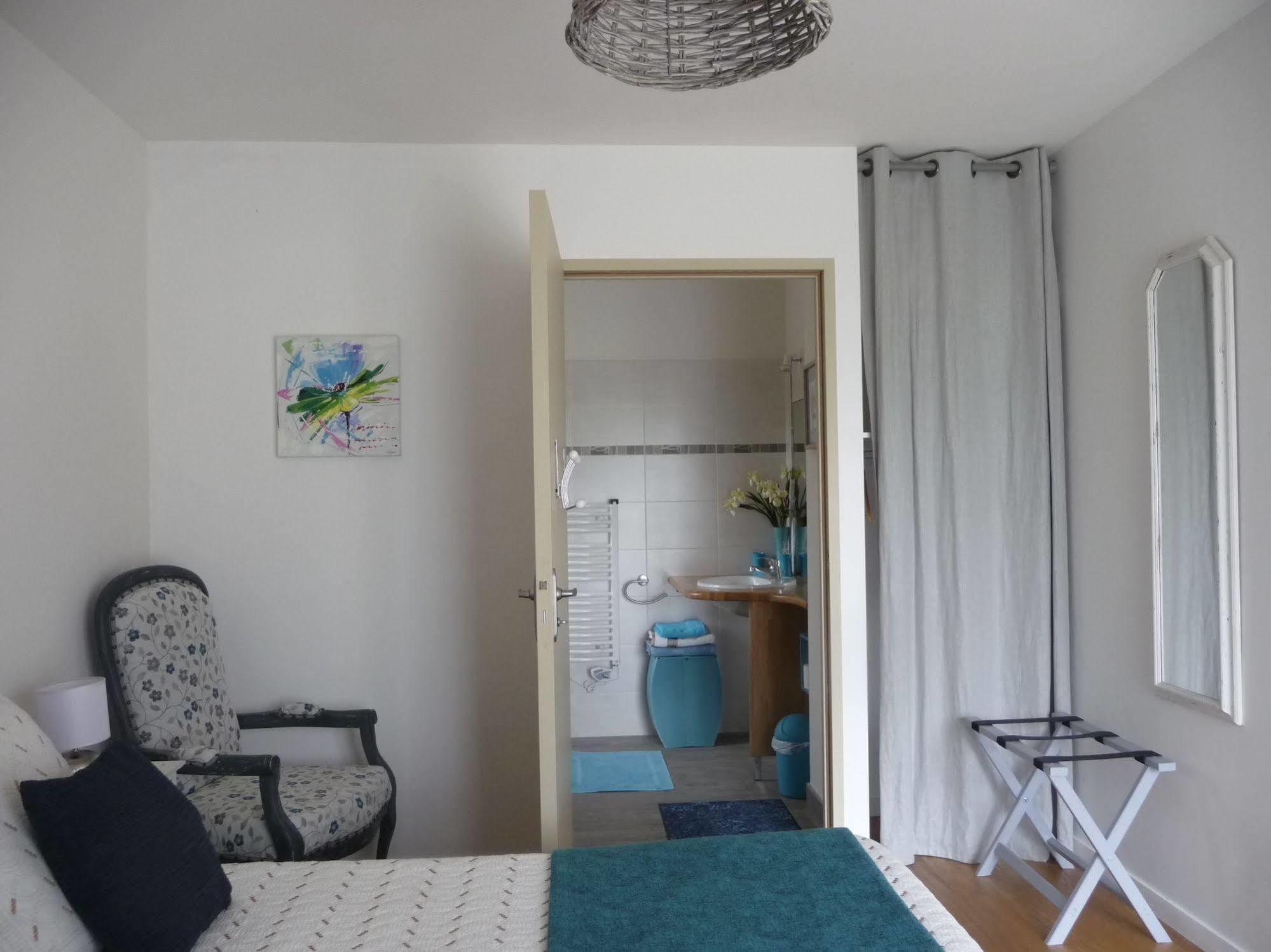 Le Jardin Aux Oiseaux Bed & Breakfast Ferel Exterior photo
