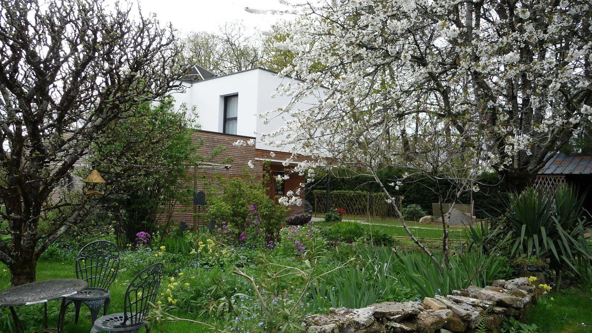 Le Jardin Aux Oiseaux Bed & Breakfast Ferel Exterior photo